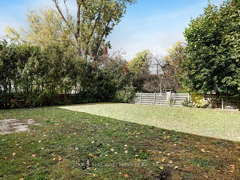 1371 Kilborn Ave — Photo 7