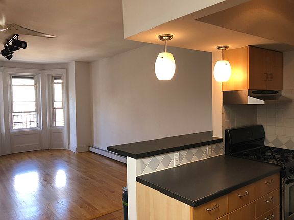 2nd image of 257 York St APT 3