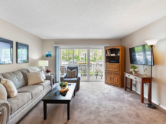 2nd image of 14 Cheverny Ct #14