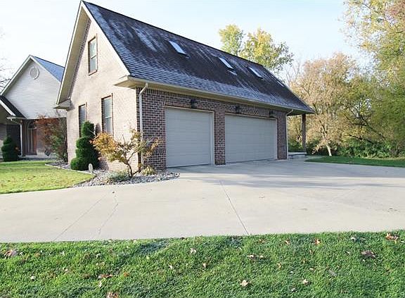 3rd image of 464 Woodland Ponds Dr