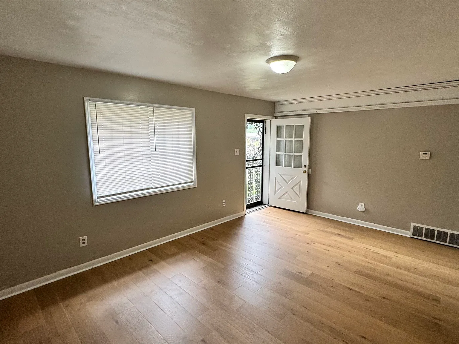 3 bed, 1.5 bath, 1204 sqft, $1,350 — Photo 3
