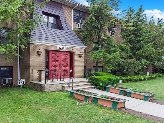 4th image of 1260 Waverly Pl #3