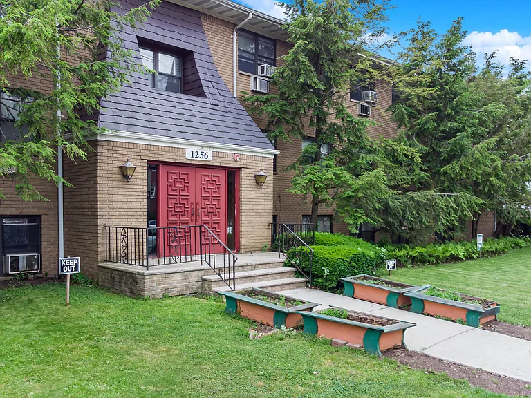 1260 Waverly Pl #3 — Photo 4
