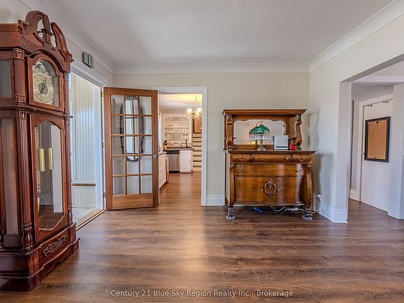 5th image of 137 Whitney Ave