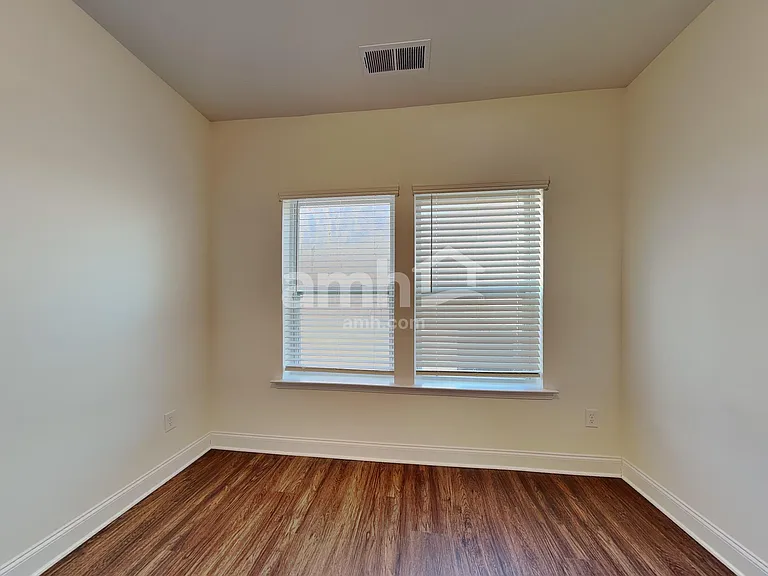 2141 Laurel Village Cir — Photo 28