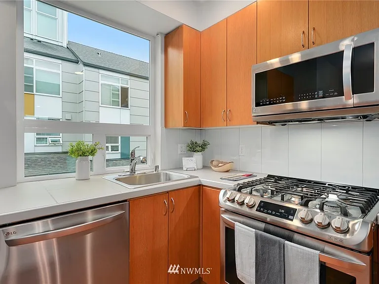 15175 NE 81st Way #102 — Photo 21