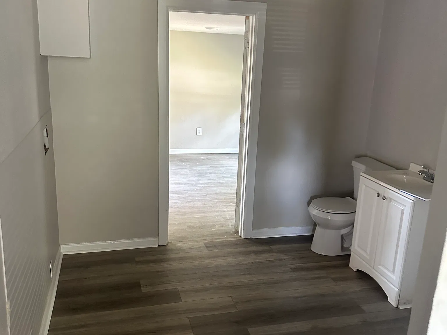 3 bed, 1.5 bath, 1100 sqft, $900 — Photo 1