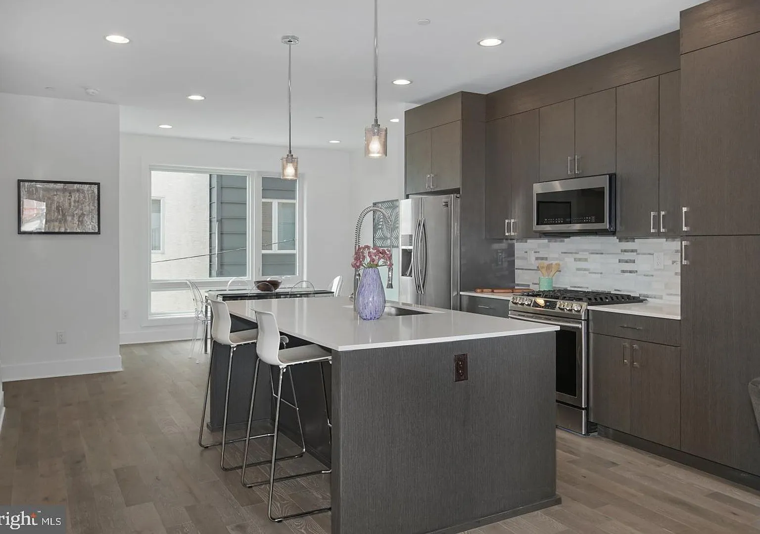 Pennsport Townhome with Garaged Parking — Photo 2