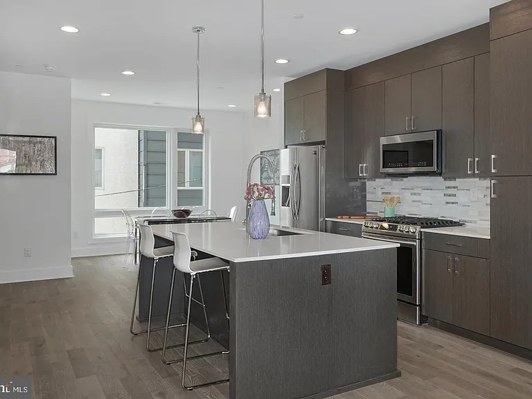 1425 S Hancock St — Photo 2