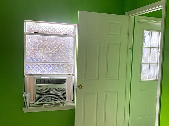 5th image of 4112 Burgundy St