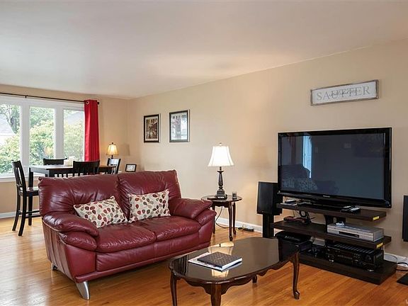 4th image of 220 Westfall Dr
