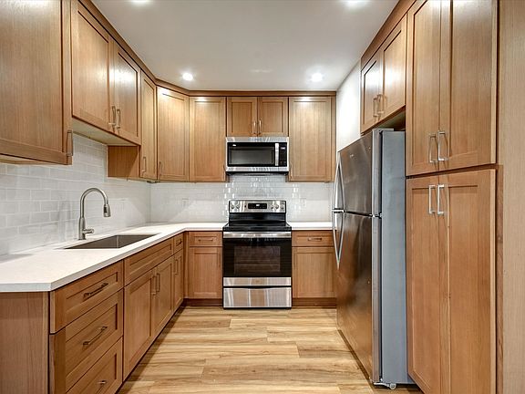 2nd image of 530 E Cypress St #9