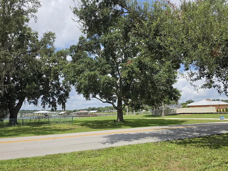 1531 Lake Clay Dr — Photo 34