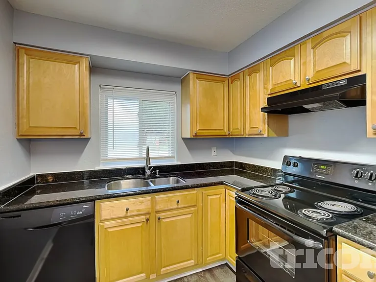 4118 W La Salle St — Photo 3