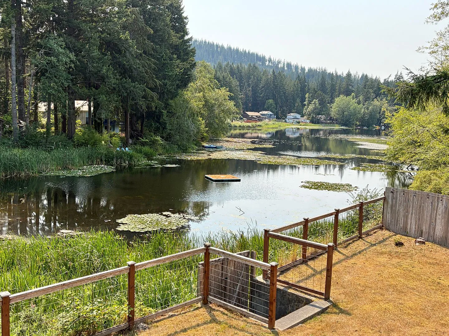 Lakeside Living in Quiet Neighborhood — Photo 2