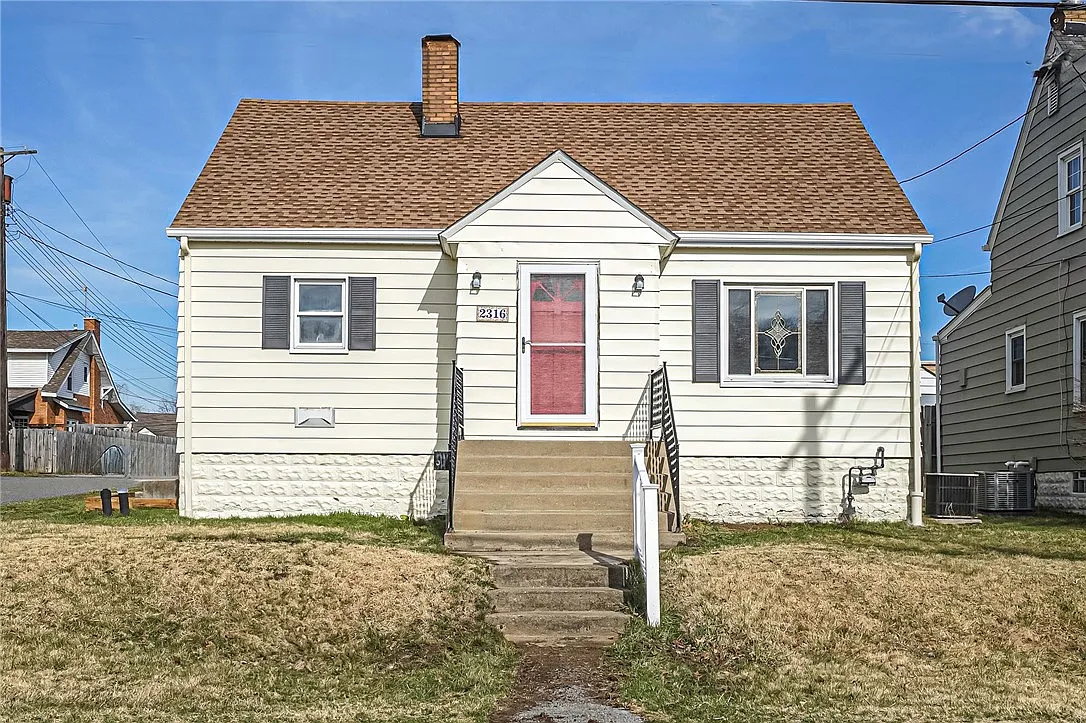 2316 W Irwin St photo 1