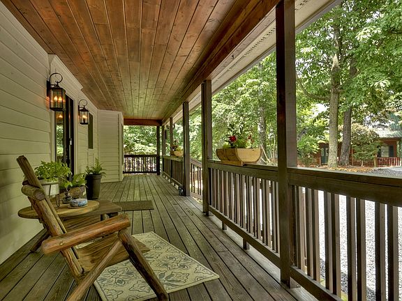 3rd image of 46 Mountain Springs Cir