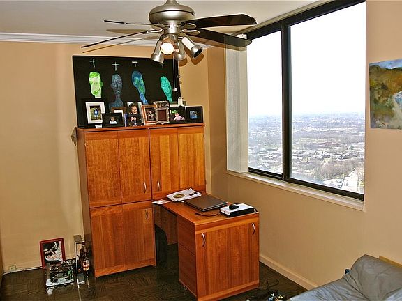 3rd image of 26910 Grand Central Pkwy APT 29B