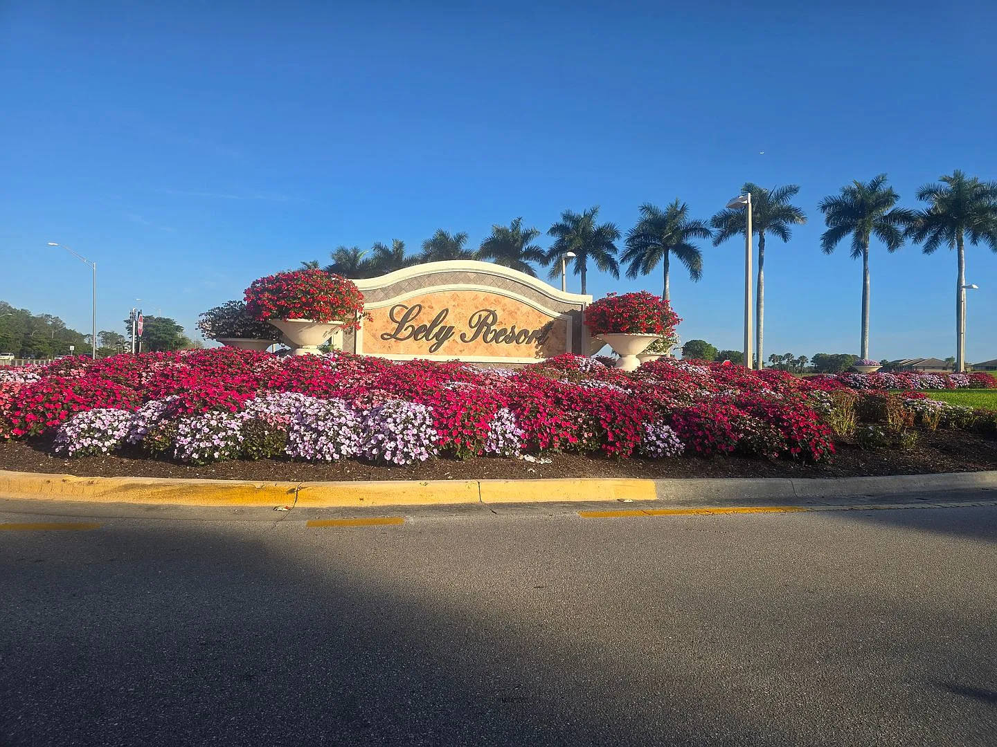 ** You Want A Stunning View? Gated Community ** 2 Bedroom Plus A Den\2 Bath Large Coach Home Avai... — Photo 3