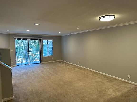 5th image of 401 Northlake Dr APT 32