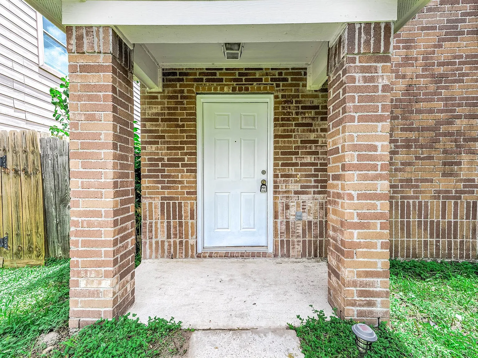 3 bed, 2.5 bath, 1580 sqft, $1,725 — Photo 3