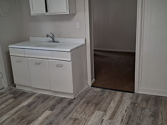 4th image of 133 S 6th St