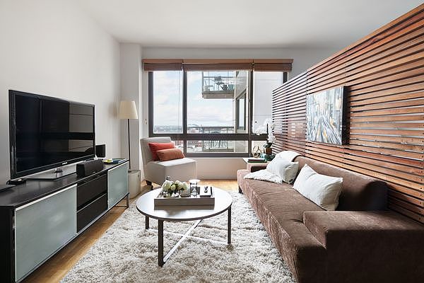 1st image of 500 4th Ave APT 7O