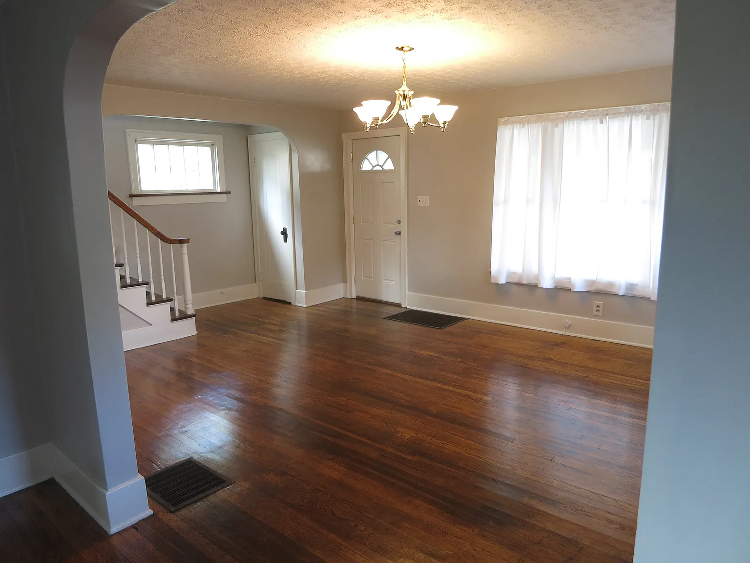 121 Chicago Ave photo 1