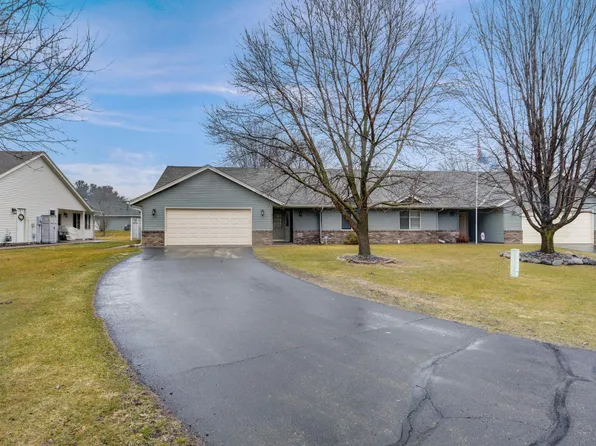 201 Brookview Ct NW, Isanti, MN 55040