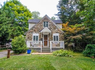 16 N Reilly Rd, Oak Ridge, NJ 07438