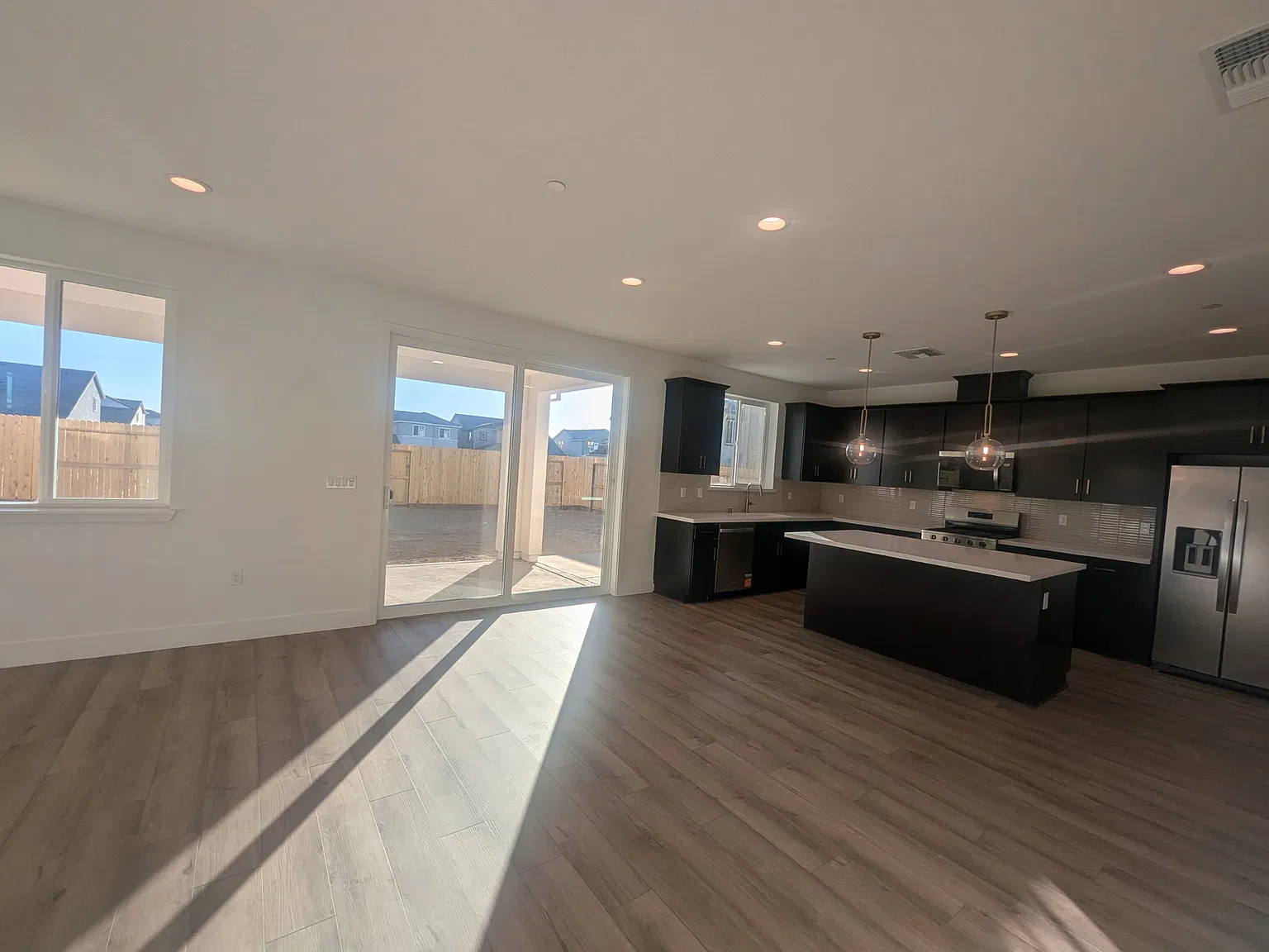 4 bed, 2309 sqft, $3,695 — Photo 3