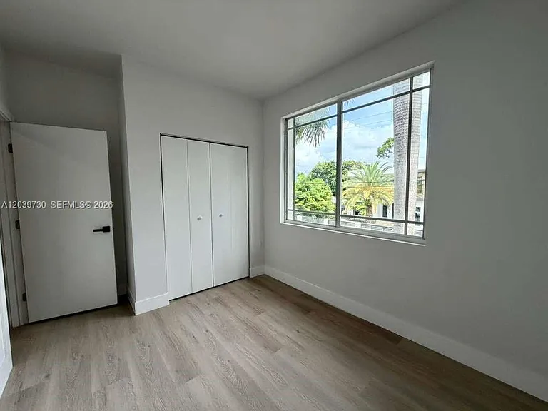 2425 SW 6th St #17 — Photo 5