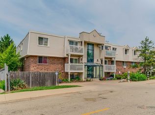 155 E Mill St APT 8, Wauconda, IL 60084