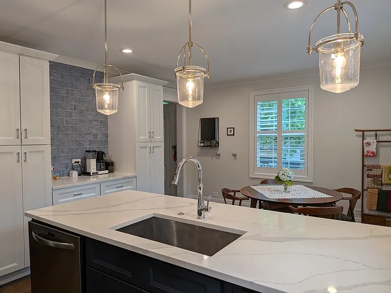 2741 Lincolnwood Dr — Photo 4