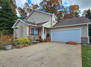 8883 Redstone Dr, Pinckney, MI