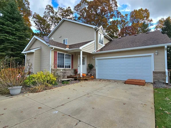 8883 Redstone Dr, Pinckney, MI 48169