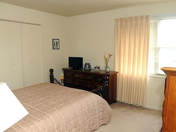 5th image of 1527 Foster Ave