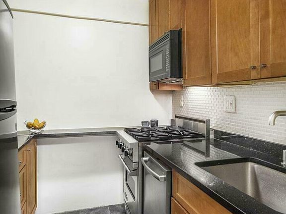 4th image of 238 E 55th St #6D
