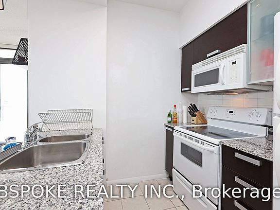 3rd image of 37 Grosvenor St #2508
