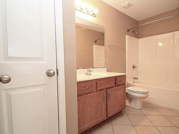 4th image of 27208 Lashay Dr