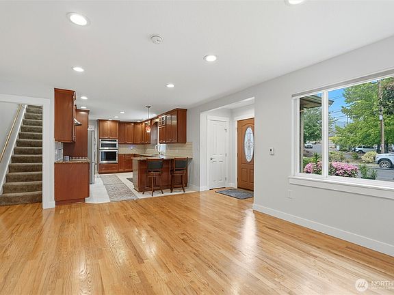 4th image of 4621 Ohio Street