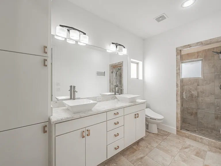 2400 Ridgecrest Dr — Photo 10