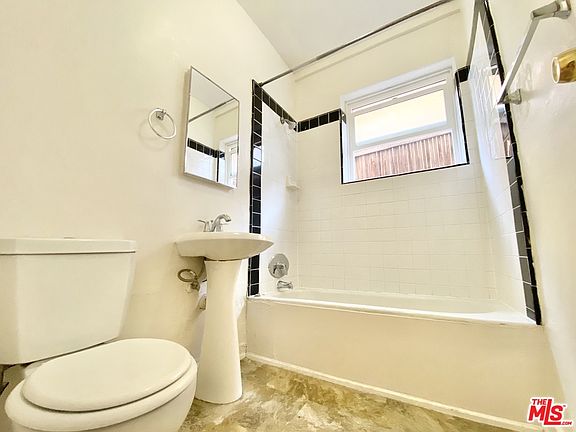 4th image of 1055 Sanborn Ave #107