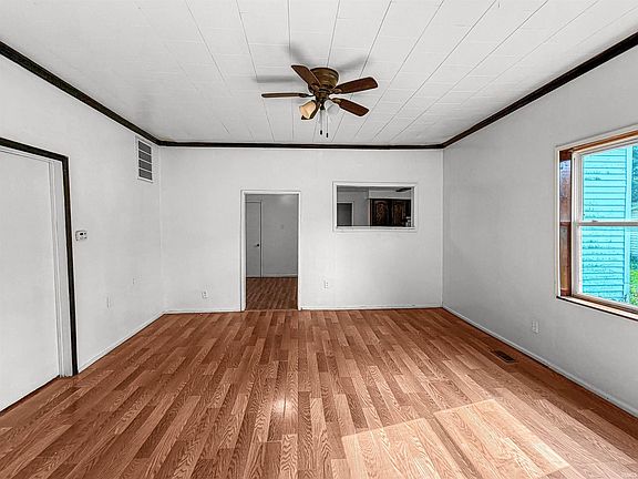 3rd image of 206 E Wabash St
