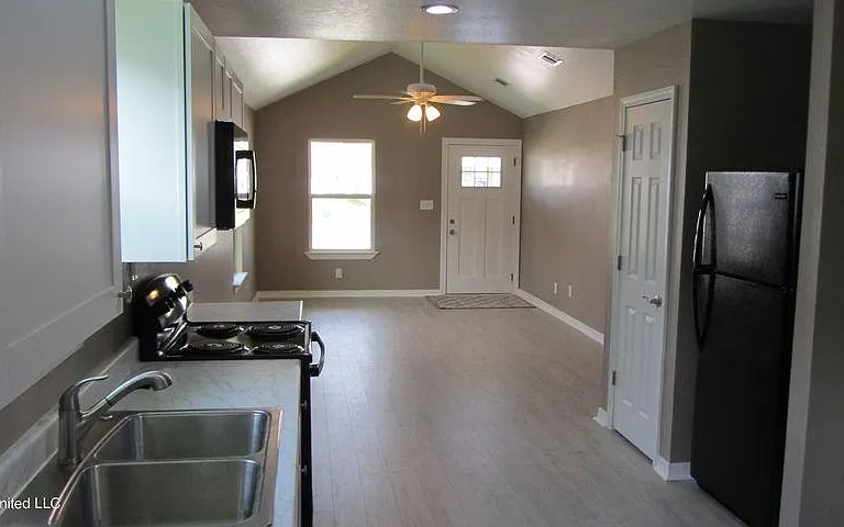 17317 Avondale Cir — Photo 5