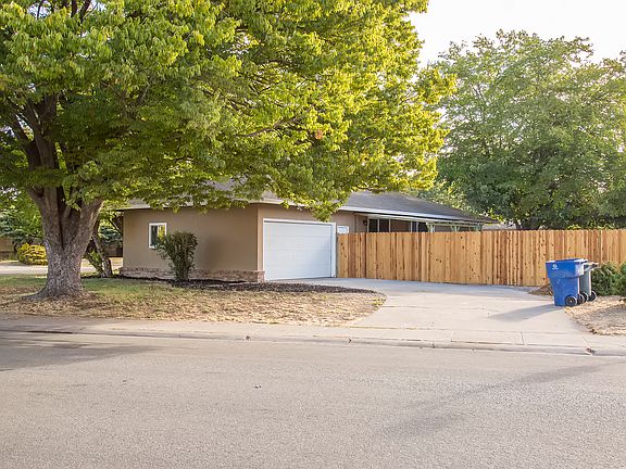 3rd image of 2134 Sarazen Ave