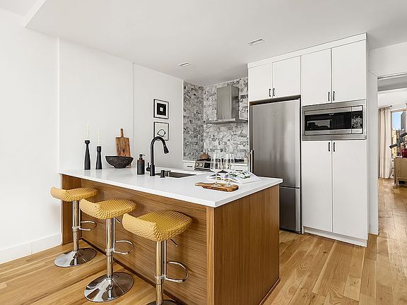 3rd image of 529 Park Pl #401