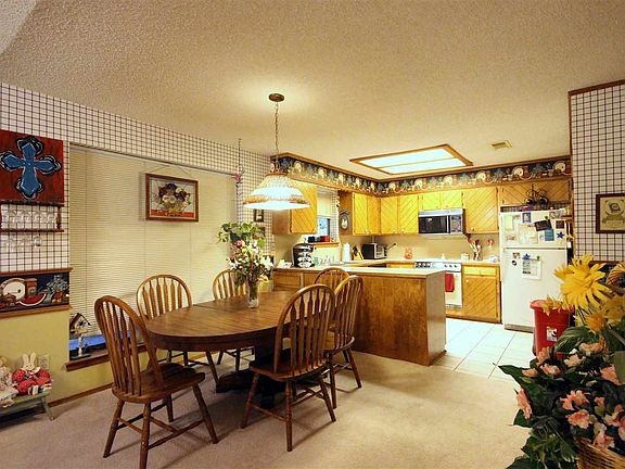 3rd image of 2215 Skylark Dr