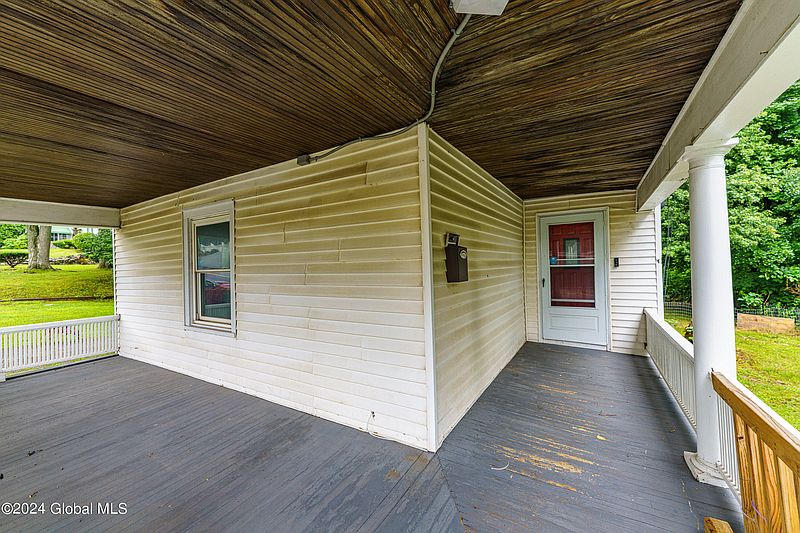 4th image of 484 N Main Street