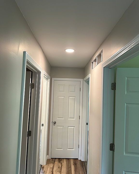 2nd image of 606 W Broadway St